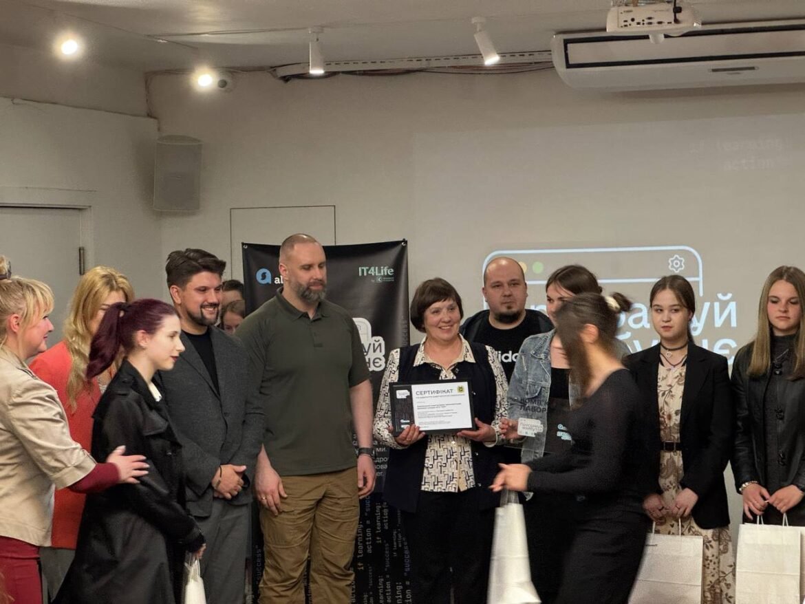 Коледж отримав комп’ютерну лабораторію за программою “Програмуй майбутнє”